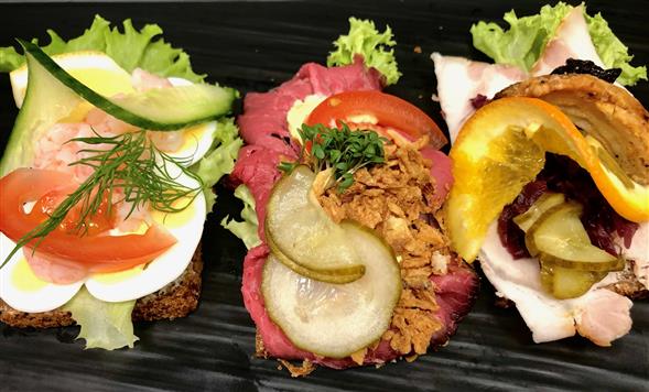 Smørrebrød 17,-